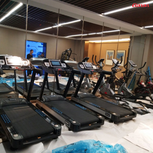 湖南湘潭碧桂园健身器材图片,快猫APP下载安卓房地产健身房案例