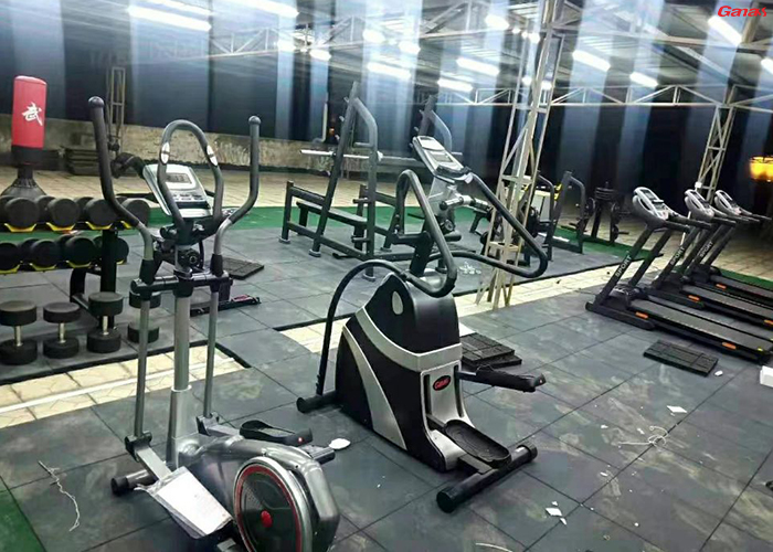 快猫成人黄色APP免费下载单位健身房器材